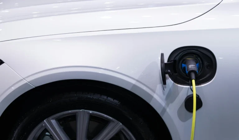 70.000 Vlamingen riskeren boete door laadpaal