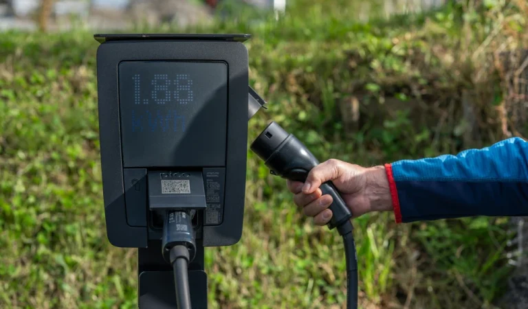 Onzekere laadtarieven maken elektrisch rijden duurder